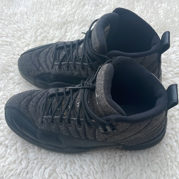 Jordan's Air Jordan 12 XII Retro. Size 9. Used in good condition. - Picture 2 of 9
